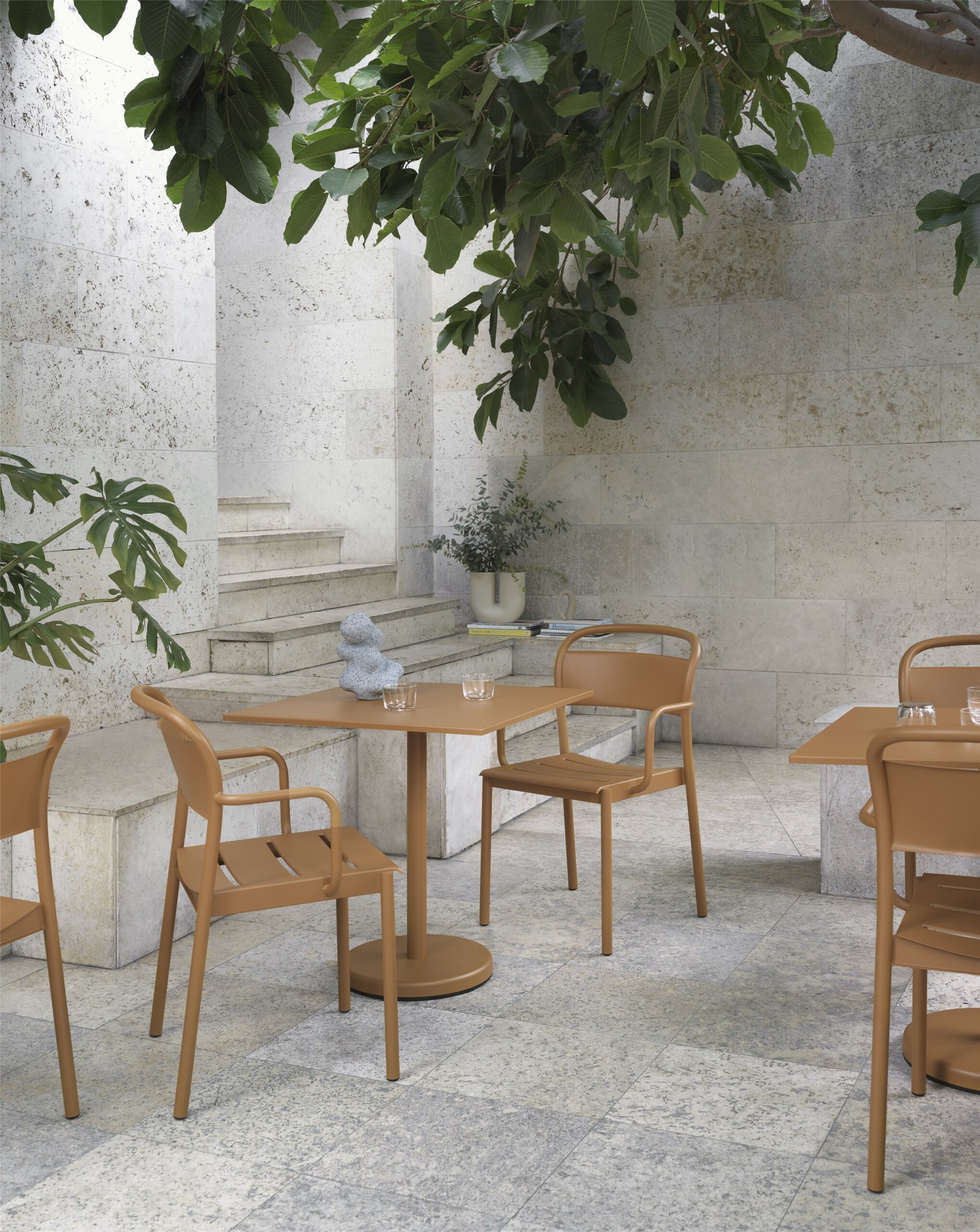 Linear-steel-armchair-linear-steel-cafe-table-70x70-burnt-orange-muuto-org_150.jpg